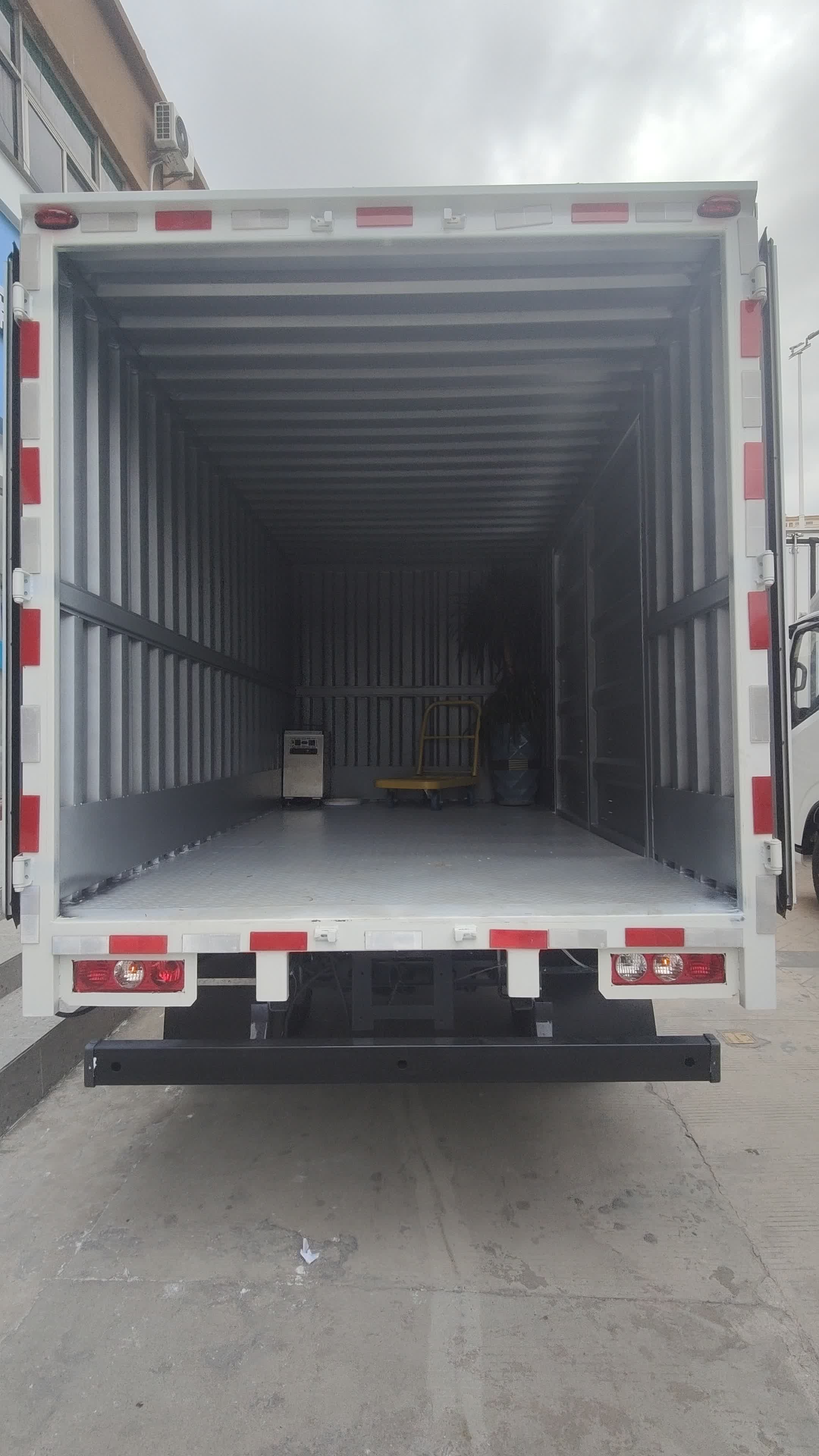 上汽轻卡福星 ES80，55.7度电纯电新能源物流车