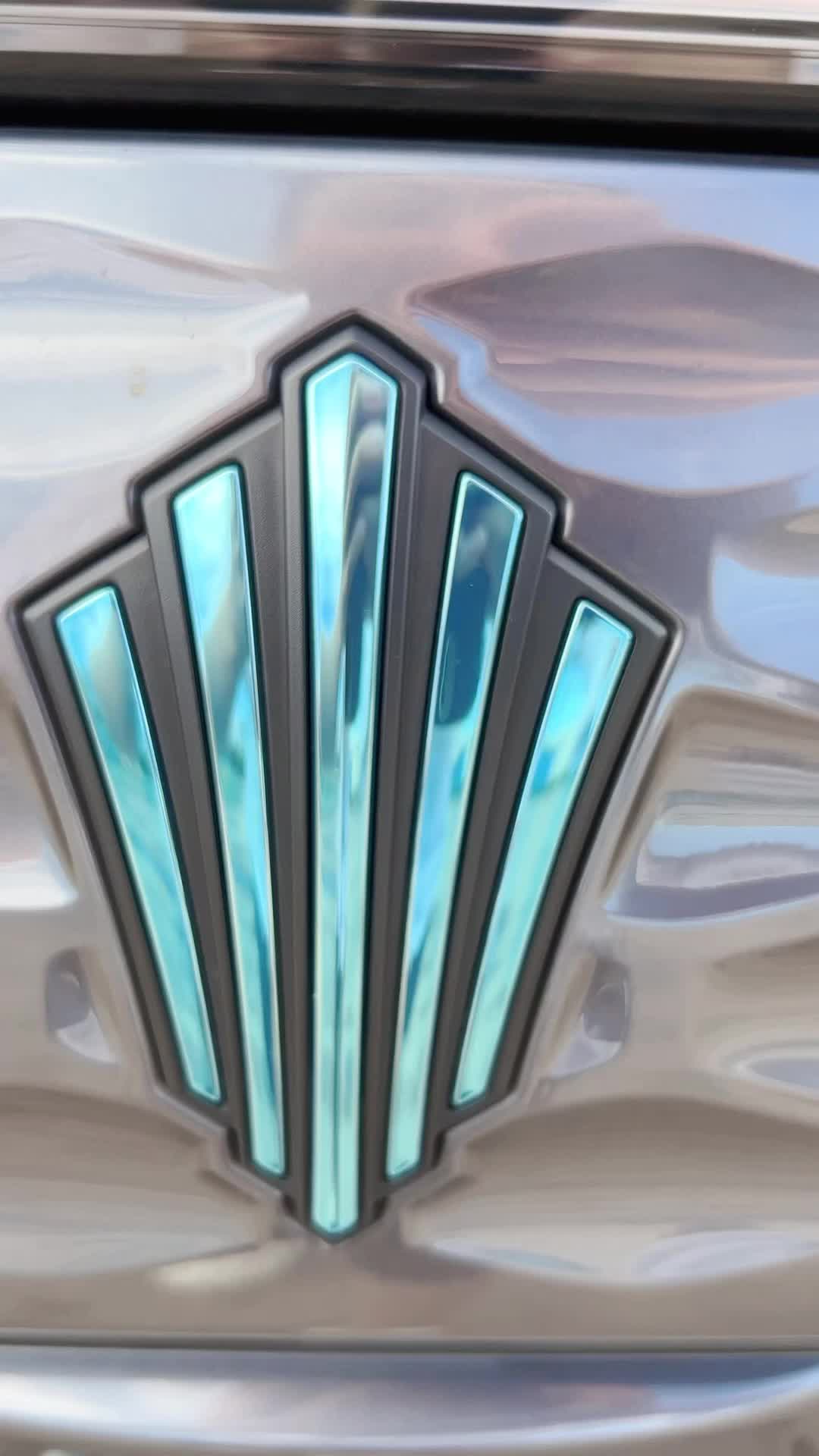 江铃大道《要大笑，要做梦，要与众不同》