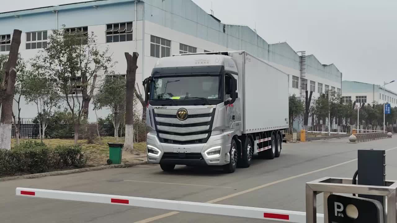 欧曼金标EST福康520马力，采埃孚自动挡，400后桥