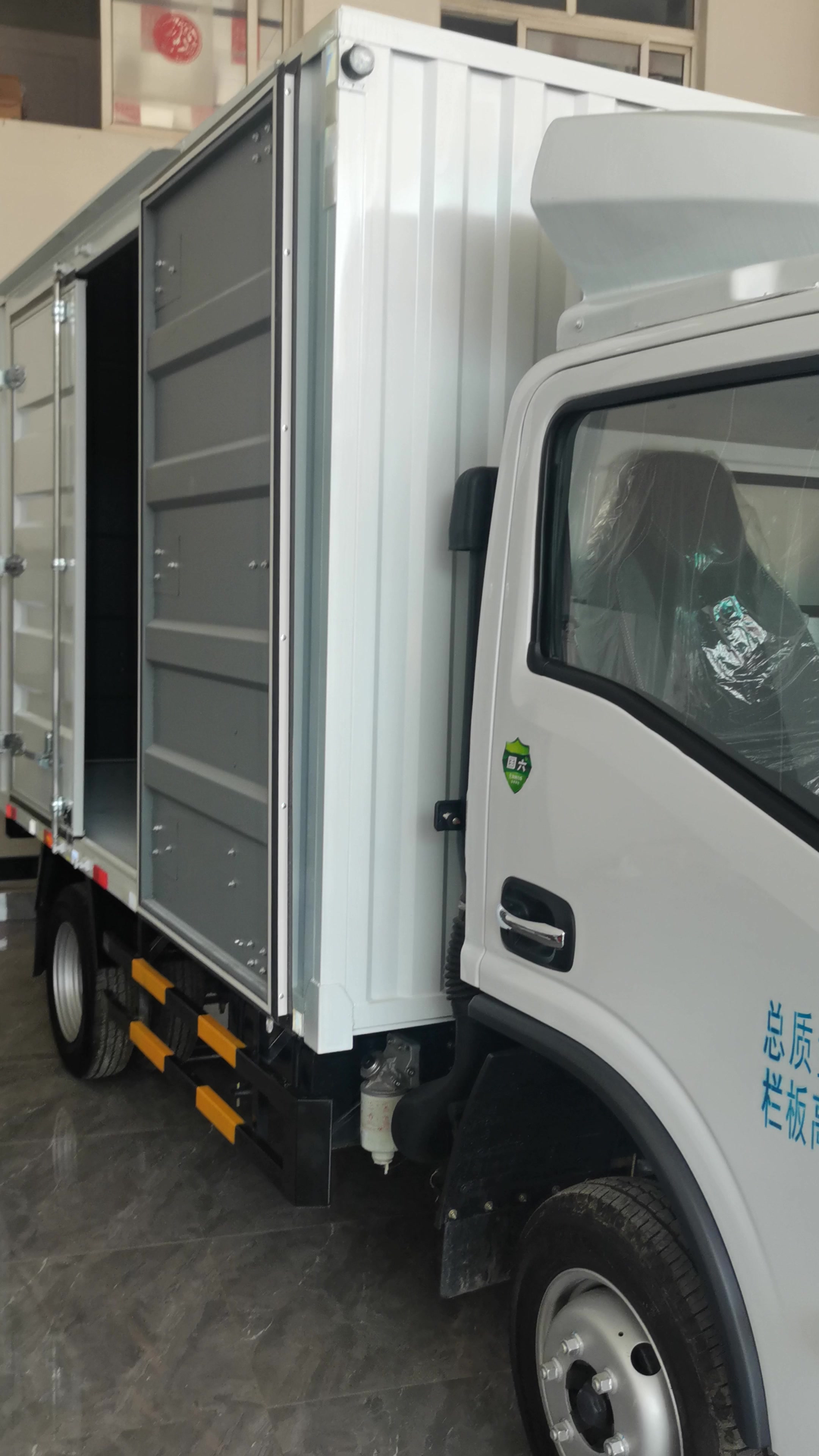 福小瑞3米8厢式车，还带高低速。