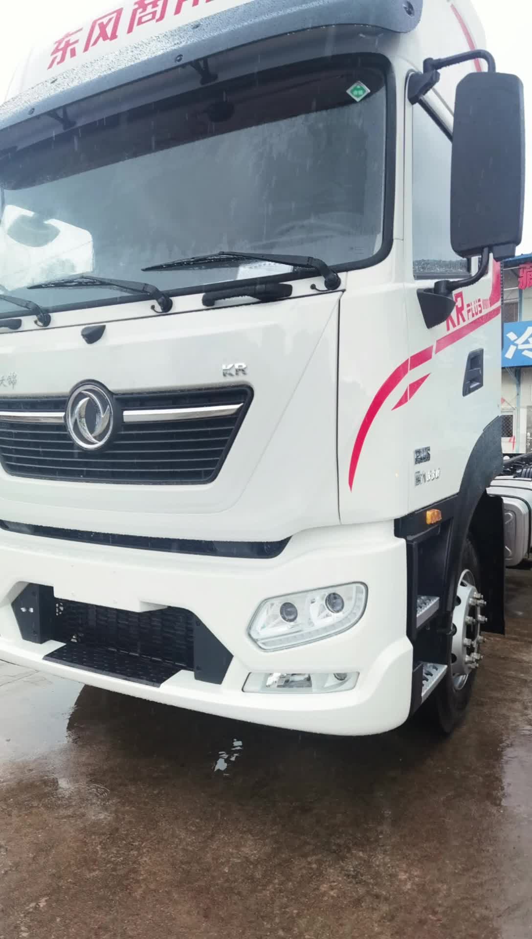 老板订购的两台7.8东风天锦冷藏车底盘已到位,准备上线生产