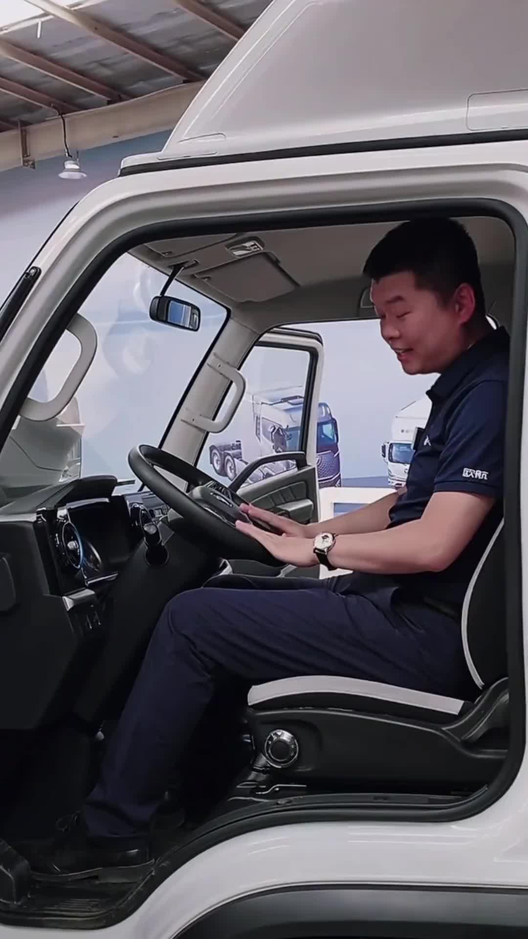 全新一代欧马可智蓝EX纯电轻卡，舒适空间 丰富配置 人性化设计，细节拉满，卡友心中的理想座舱欧马可智蓝·高端新能源轻卡 卡车