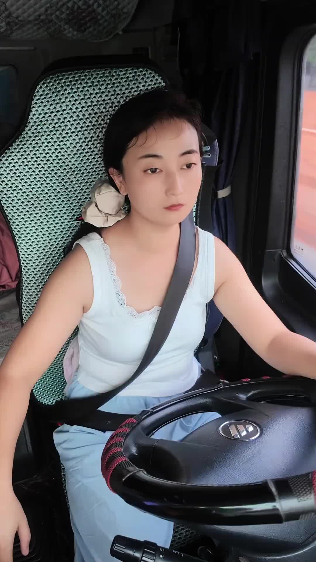 从广东深圳拉一车铜，到安徽芜湖卸货，没想到拉了一车这么值钱的东西！记录卡车生活vlog十亿流量扶持计划 运满满丫丫的卡车