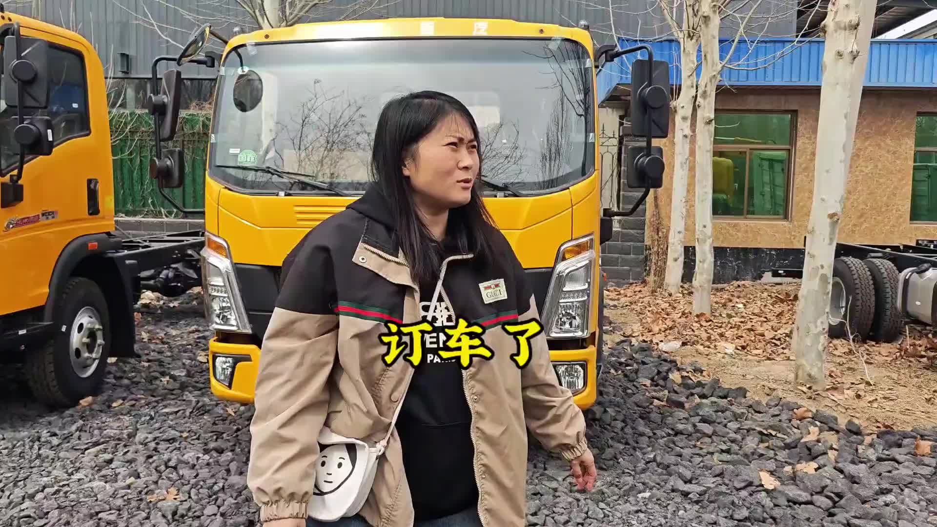 当车行打电话来的时候，我以为今天可以提车了。结果他说办不下来，要退定金，本想带你跑遍全国，最终还是没把你带回家。任泽货拉拉女司