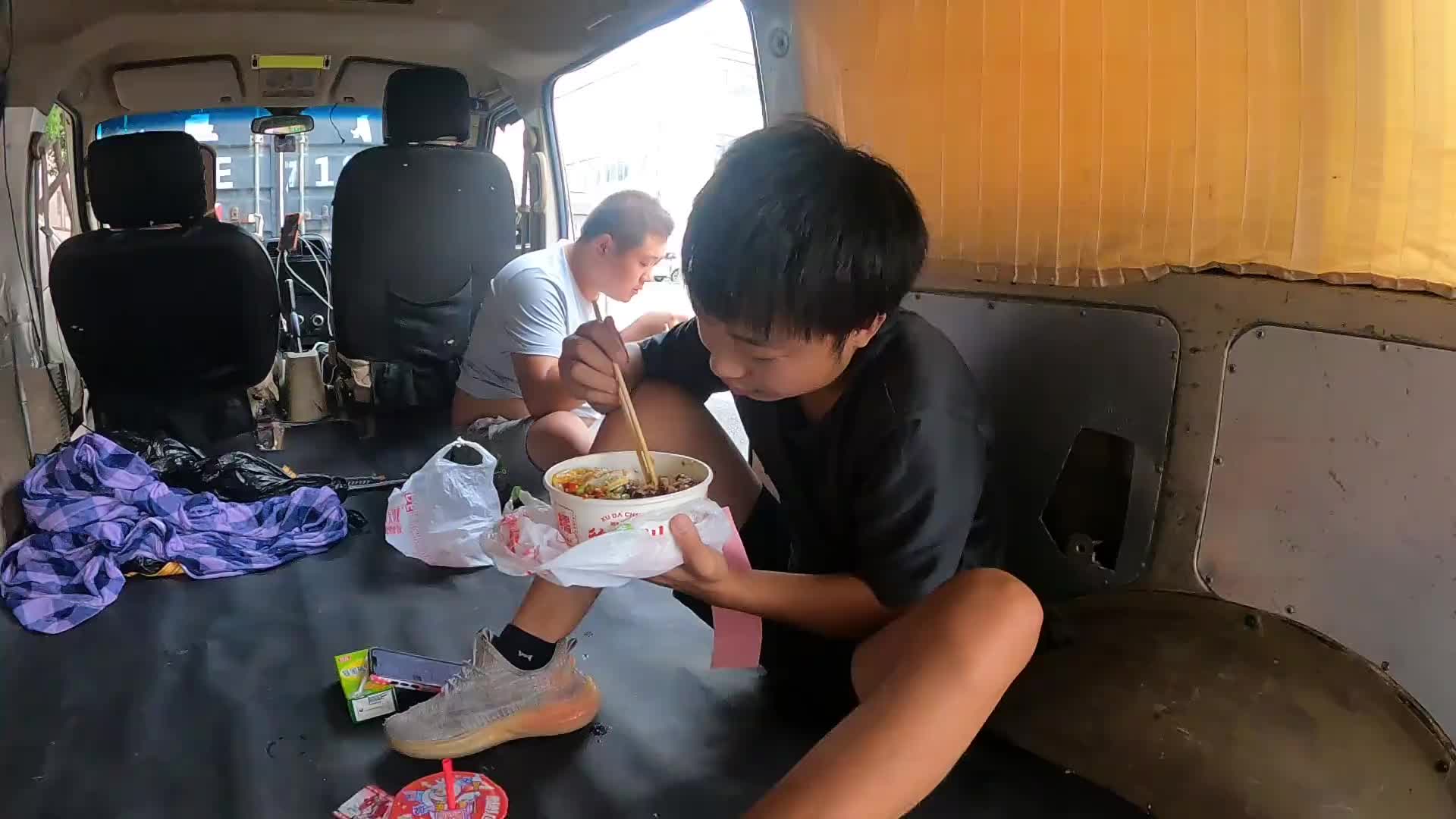 小兄弟，你好好吃饭我接到单了！ 搞笑 货车司机 记录卡车生活 货拉拉 货运行业