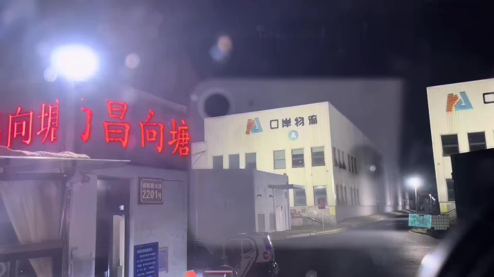 俩横一竖就是干 00后货车司机 一人一车一世界 记录卡车人的生活