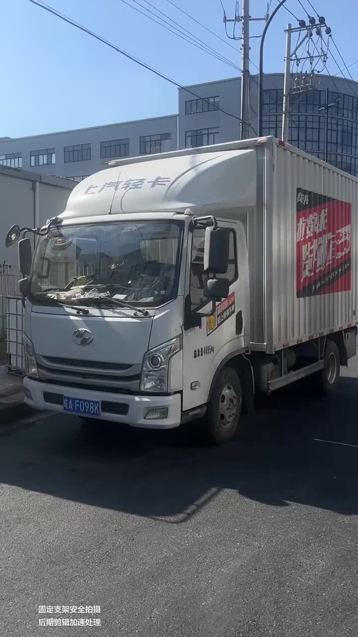 拉10个大油桶， 用抖音记录卡车生活 货拉拉明星司机 一人一车闯天下 上汽跃进货车司机