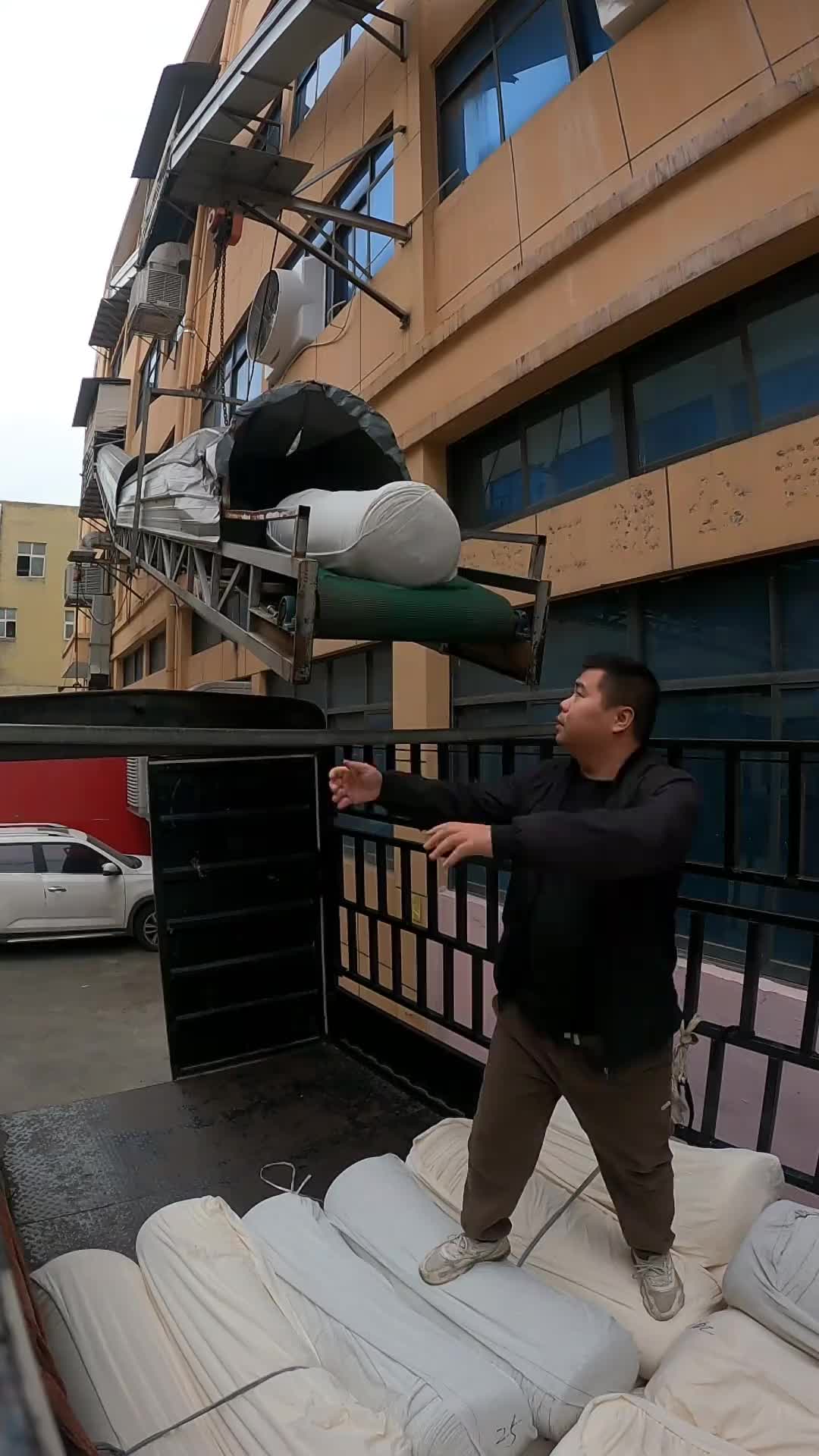 欢迎收看00后在柯桥扛布是什么感觉！ 货车司机 纺织 货物运输 货运行业 货拉拉