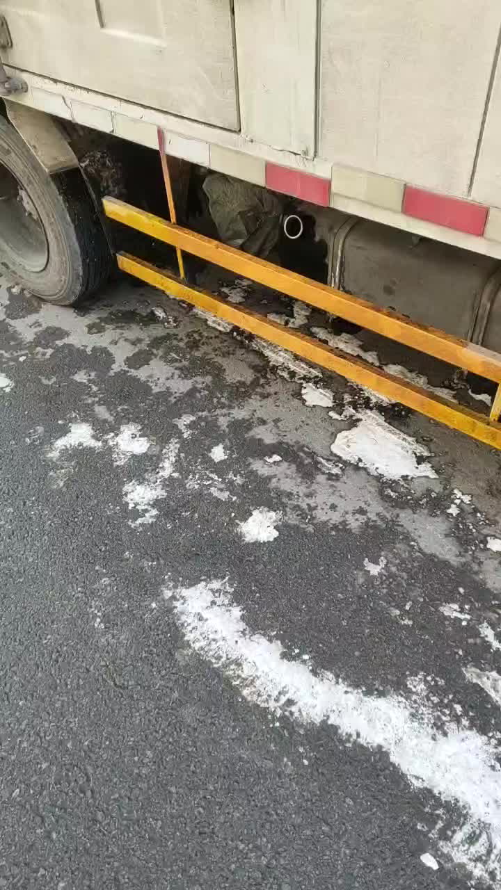 刚加满的油，少了一半，还把我油箱盖整没了，顺达的油箱盖55呢