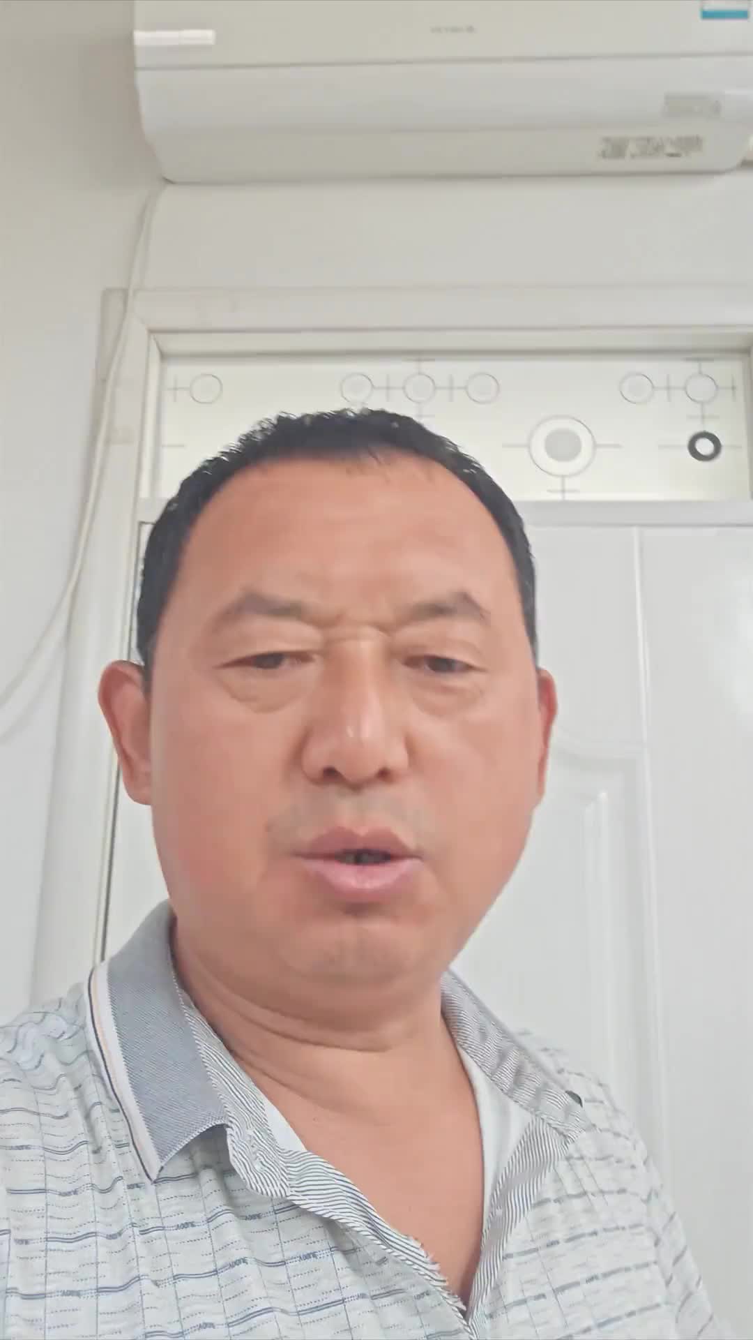 近期发现陕汽重卡X3000 X5000 X6000 M3000 M3000S等车型所使用的塑料接头存在质量隐患，因车辆运行中接头