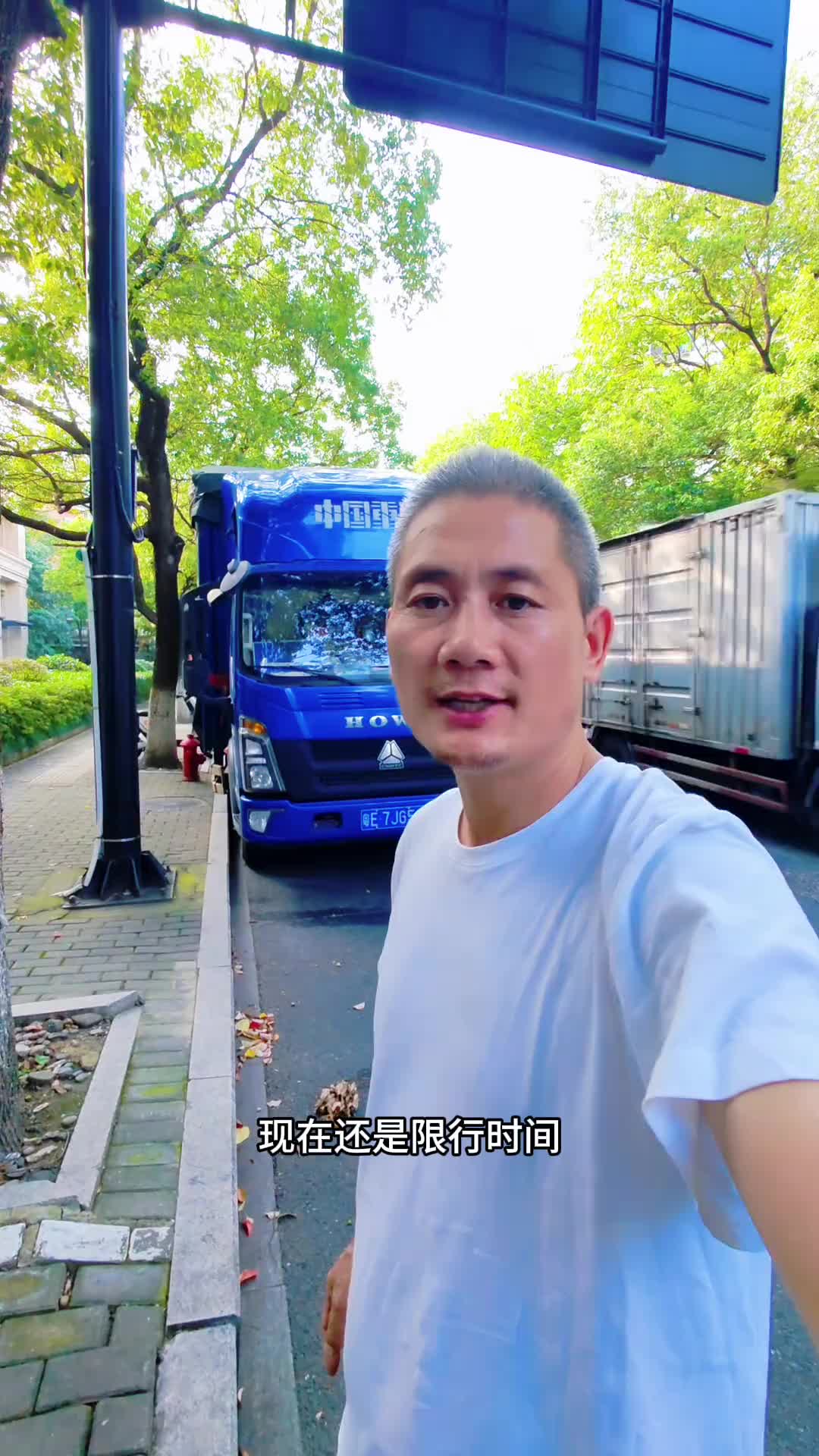 杭州到佛山全程1300多公里，睡不好吃不饱还要拼命跑 货车司机的心酸 货车司机不容易 货运行业 开货车的男人 货拉拉