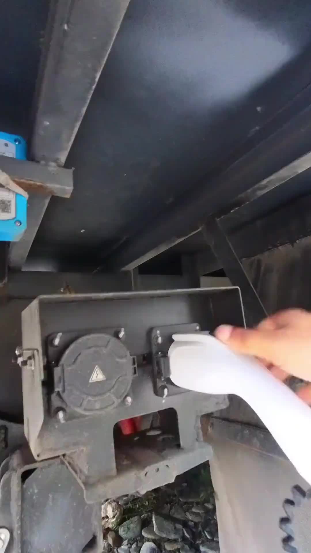 比亚迪T5新能源货车首测外放电做烤肉，这波操作也太香了！vlog十亿流量扶持计划 户外露营 外放电 货车司机 新能源汽