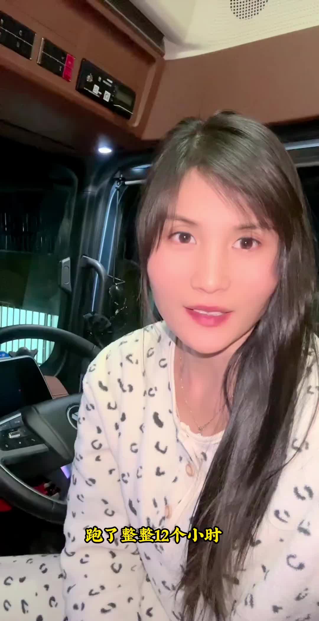 马上就过年了 这一年忙忙碌碌的挺充实 钱虽然没挣着 但也没白干 起码累着了