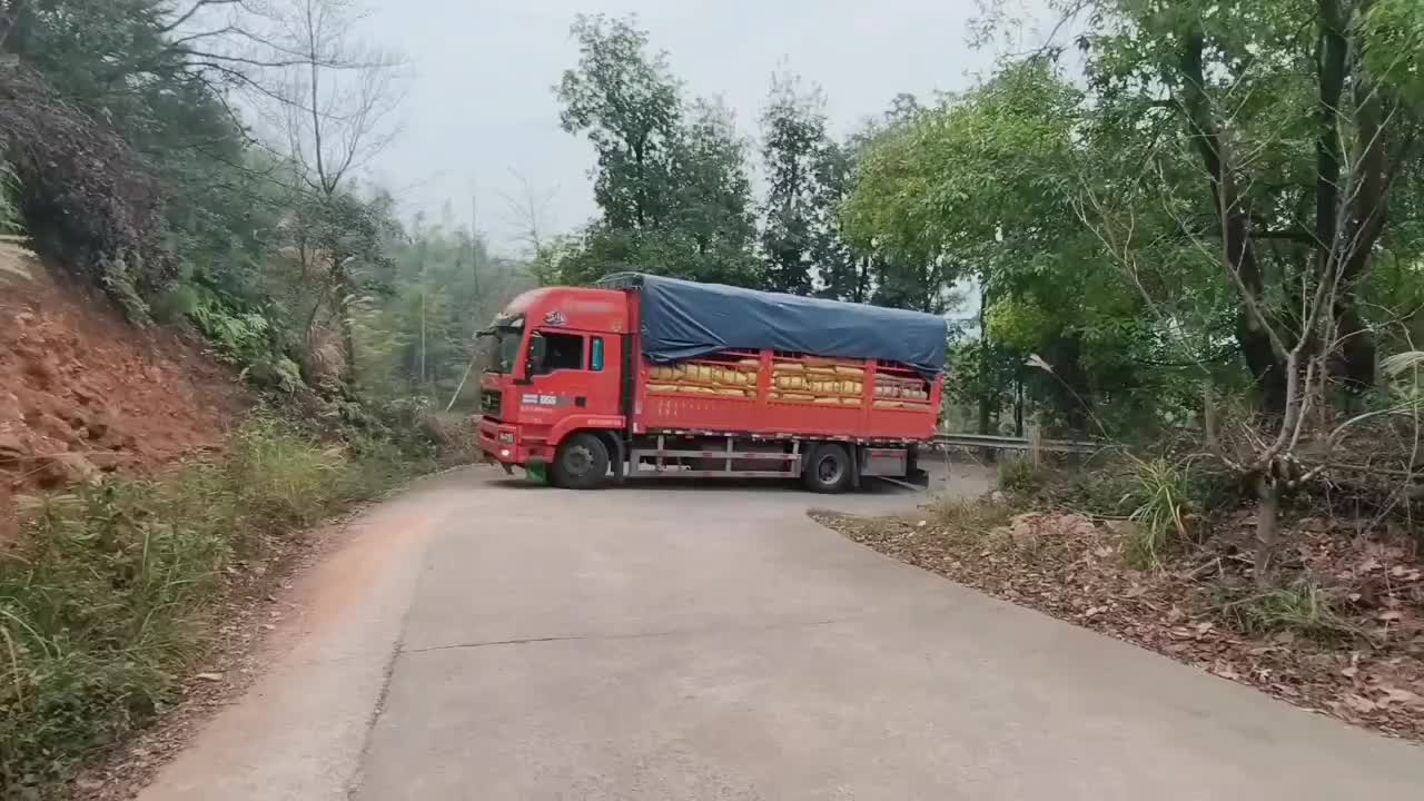 拉车红薯去湖南，最后走到山里面了，还好这自动挡没给我丢嘴 卡车司机
