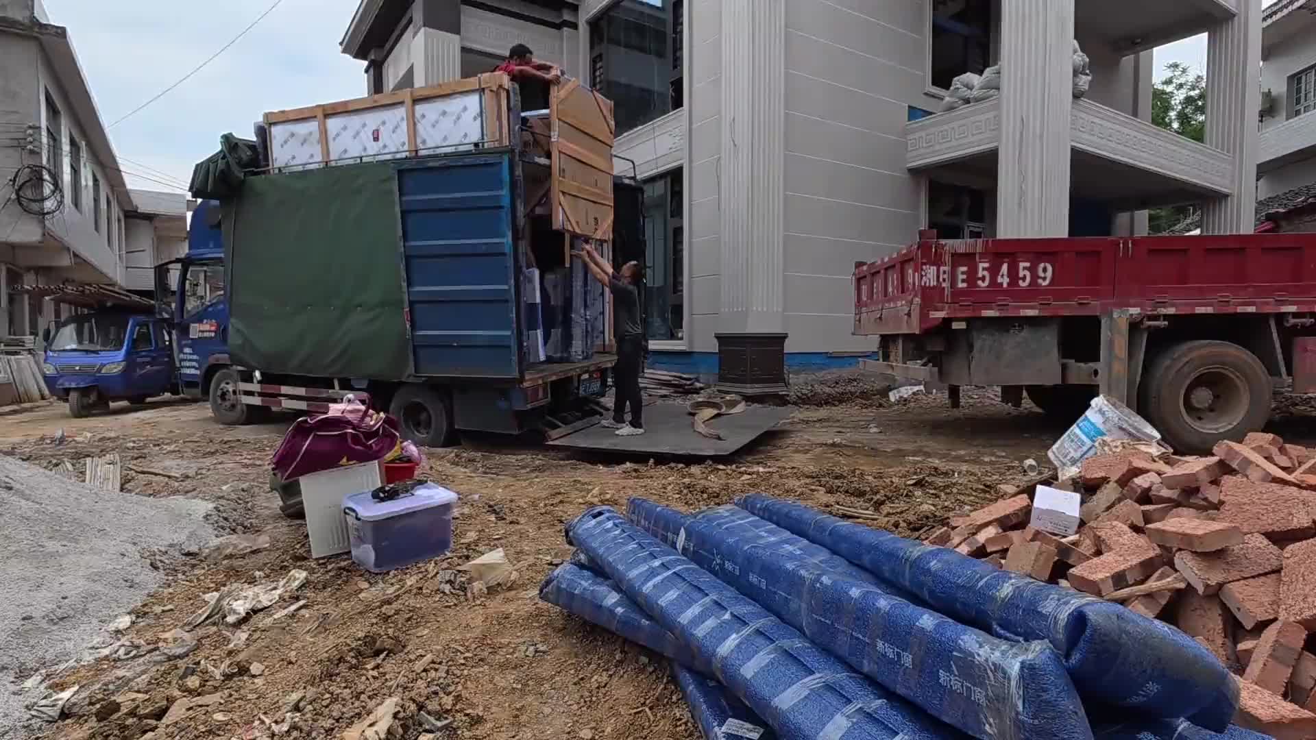 又被货主忽悠．货物超高装卸超时还主动搭把手，这样处理合适吗 货运行业 货运人的心酸 开货车的男人 货拉拉 货车司机不容