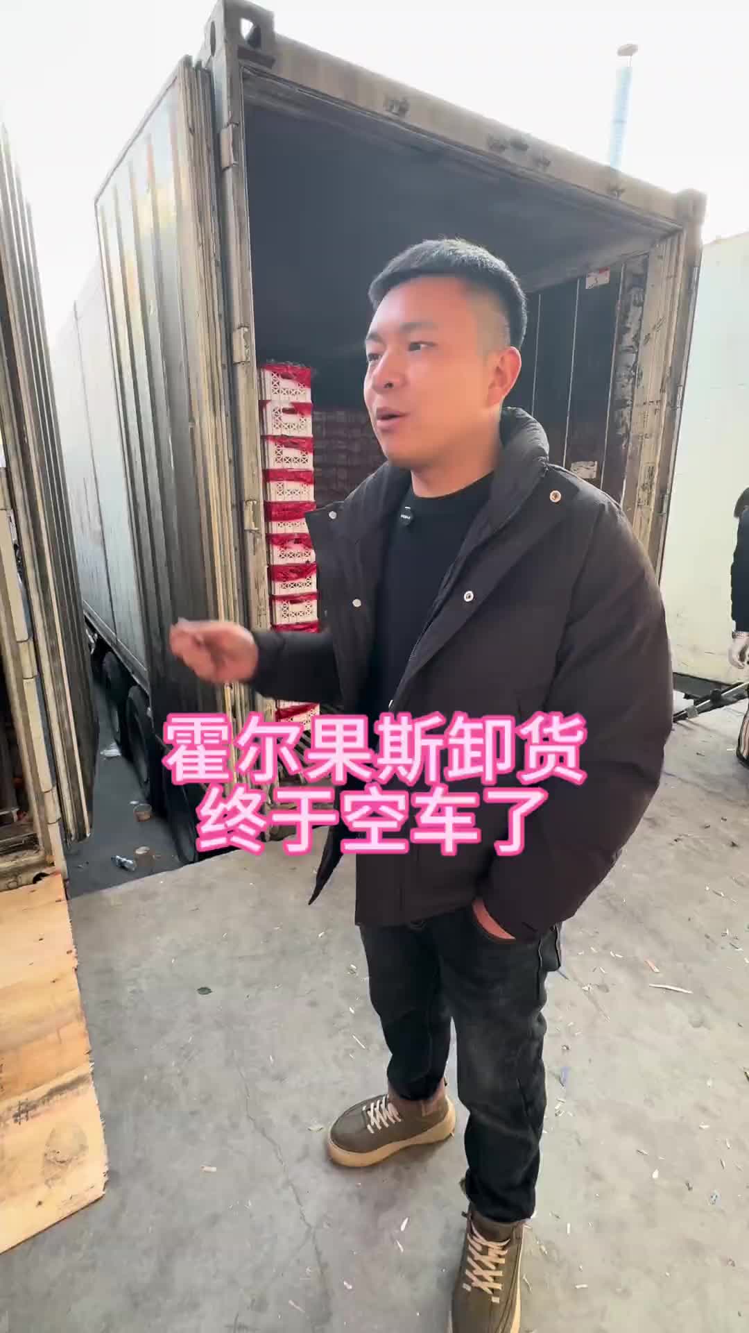 新疆霍尔果斯卸完货，去见一位朋友，在口岸外国车随处可见卡车司机记录日常 支持原创 vlog日常