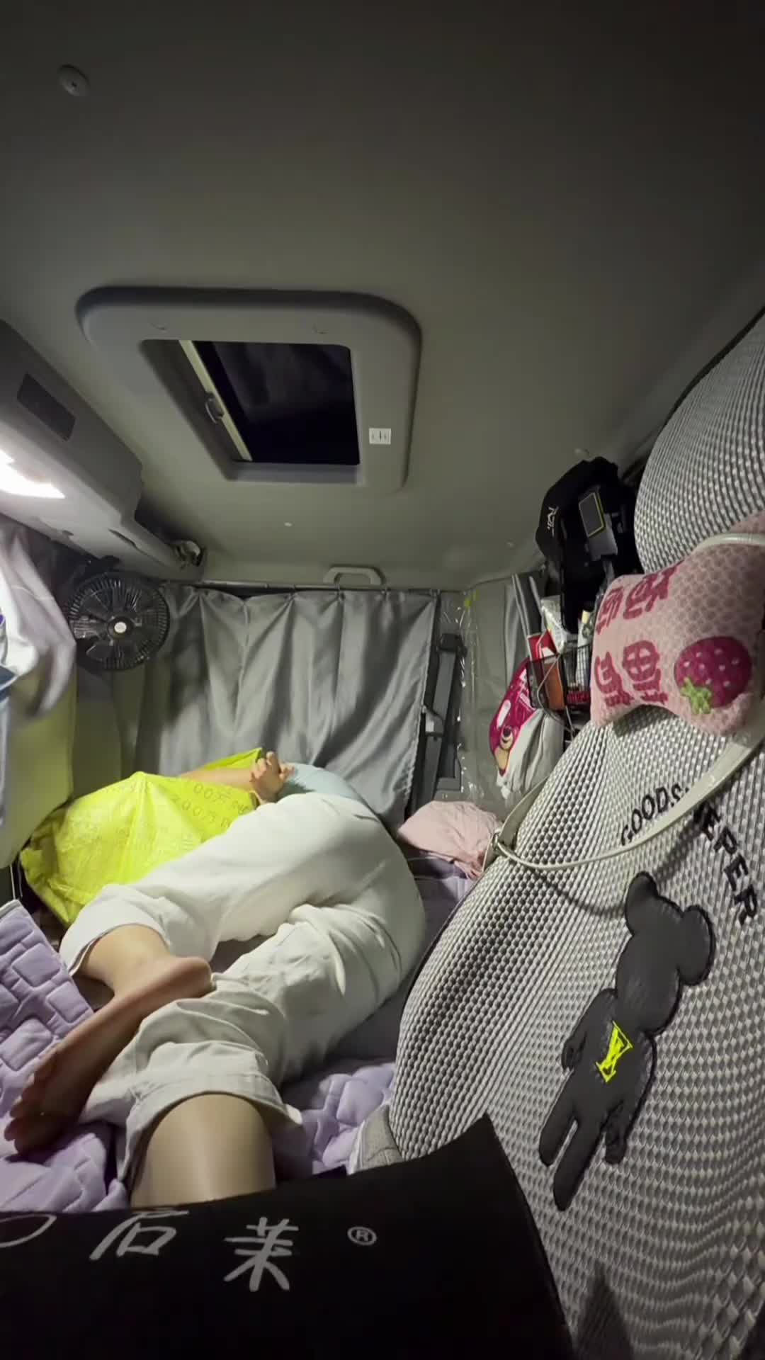 在福建趴窝了两天，终于接了一单去汕尾的了，客户叫我先眯一下，天塌了，睡醒都已经半夜了vlog十亿流量扶持计划 vlog日常