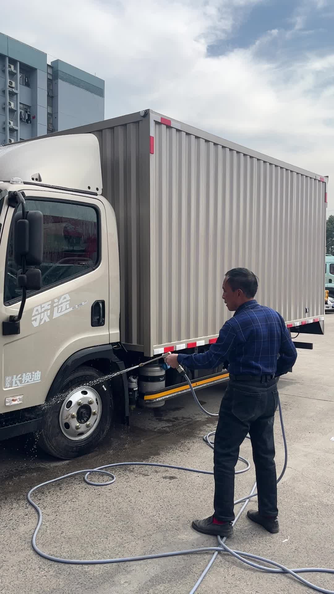 领途厢车