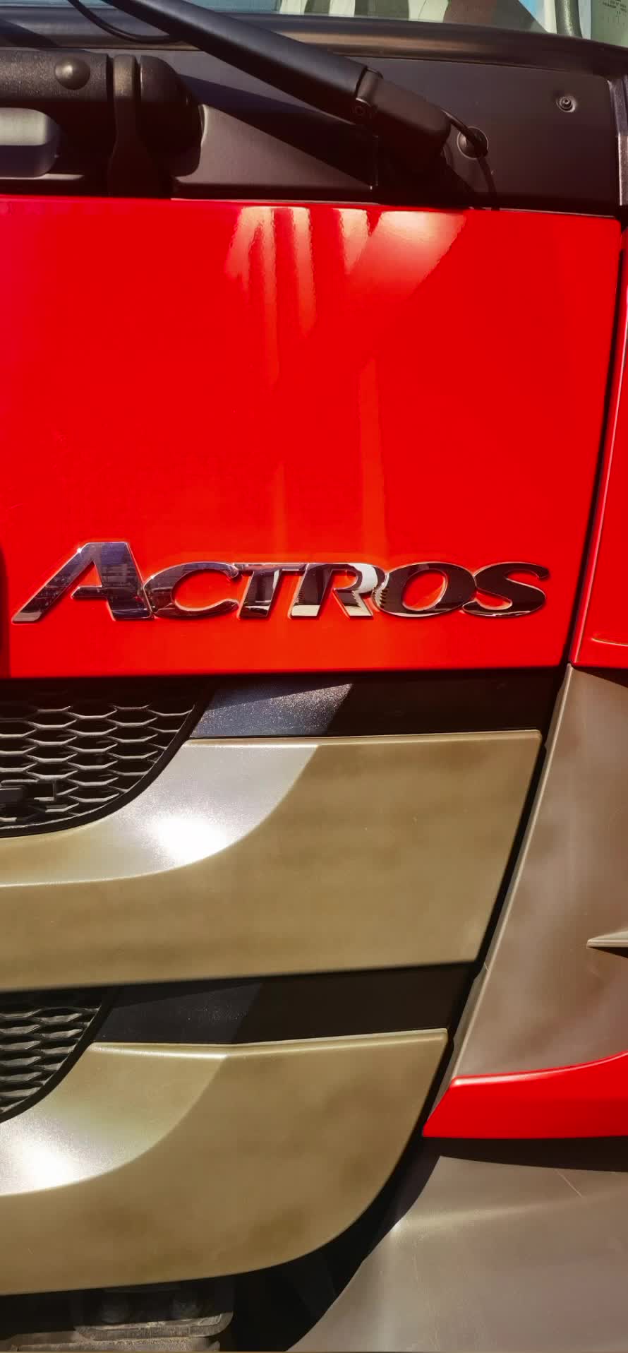 有人问我，为什么开奔驰！我说:还不是因为没有文化[嘻嘻]