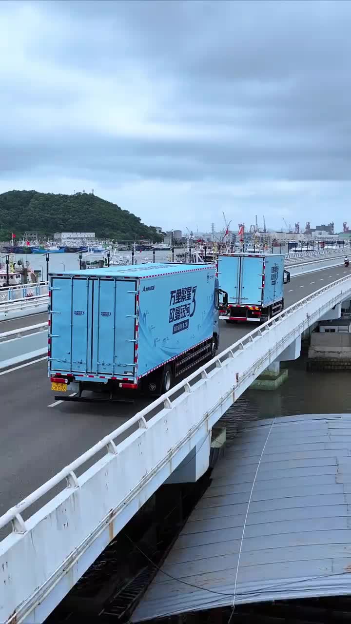 从舟山渔港跨越山海直达苏州冷库， 欧曼银河3 用福康350强劲动力上演冷链运输路上的速度与激情！