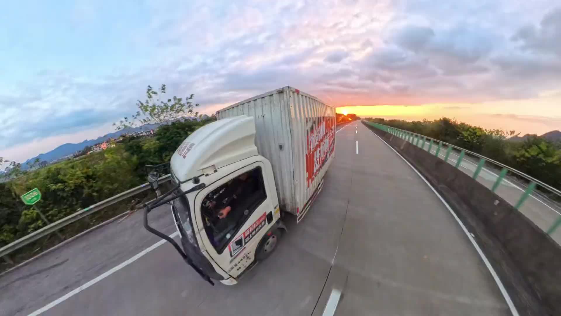 接到紧急运输任务！ 连夜从江苏无锡前往湖北武汉最严格的工厂！一人一车浪迹天涯 开着货车去流浪 记录货车司机的生活 货车第