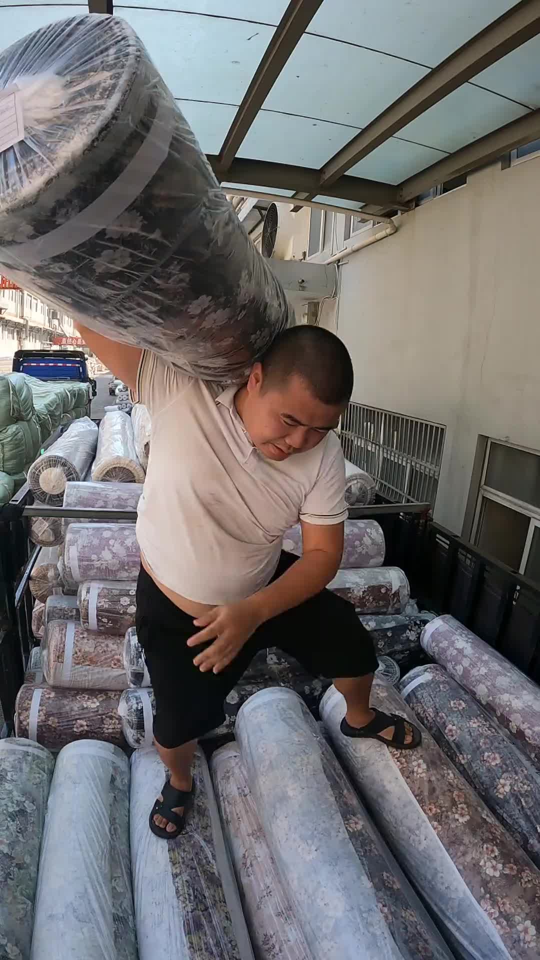200多匹布到底装不装得下? 货运行业 货车司机 货拉拉 货拉拉司机 货车司机不容易
