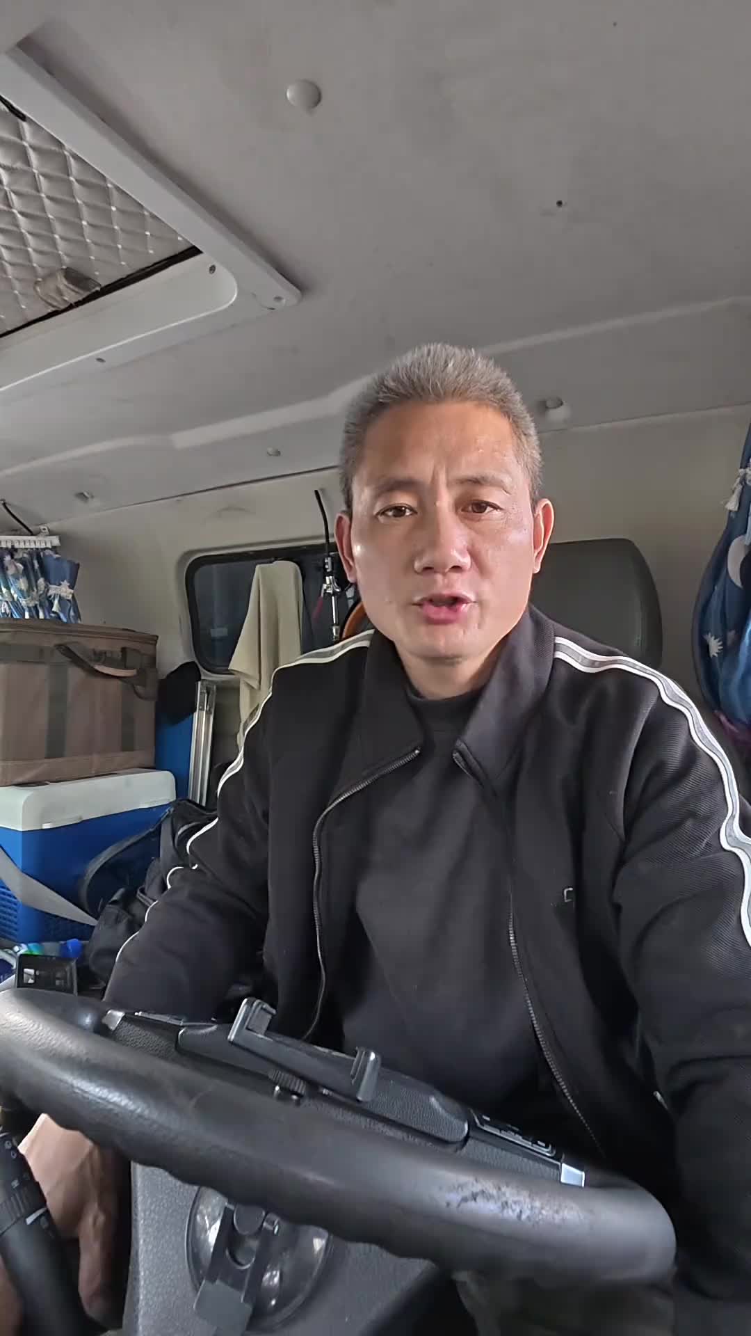 长时间等候担心卸完货超时费不付怎么办？差评多的货主如何应对 货车司机的心酸 货运行业 开货车的男人 运满满 省省