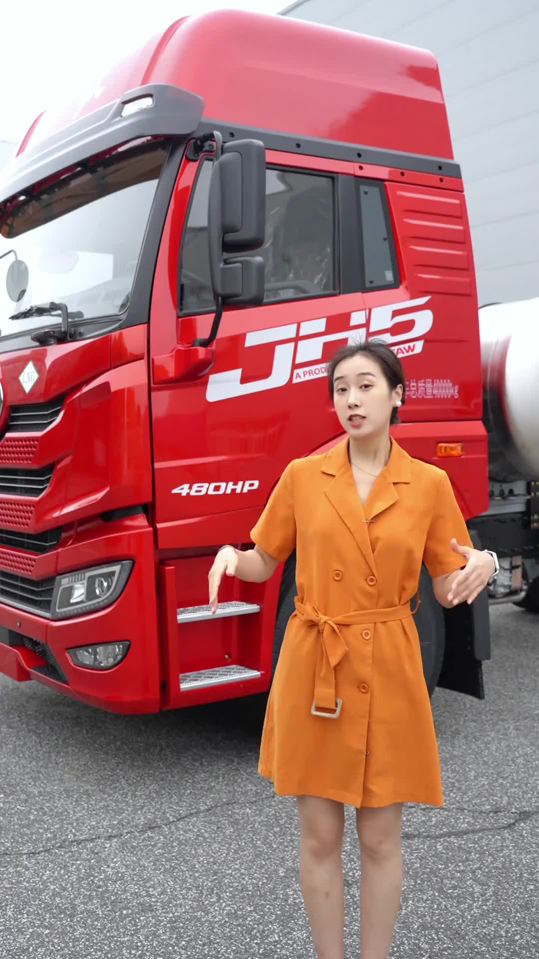 解放JH5.LNG牵引车，颠覆传统，驾乘新体验节能降耗我先行 节能由我畅快驰骋 鹰途燃气就是省气