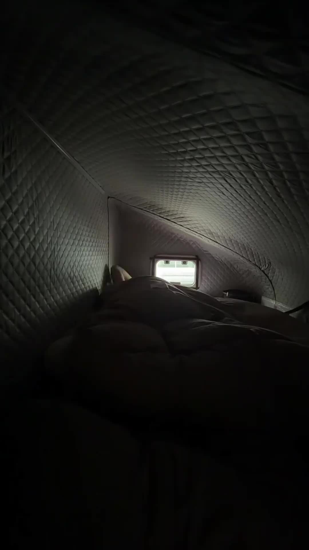 在福建三明碰到粉丝了，这粉丝也太热情了吧，一直往我车上没有线了吗？一直往我车上送东西vlog十亿流量扶持计划 货车司机 运