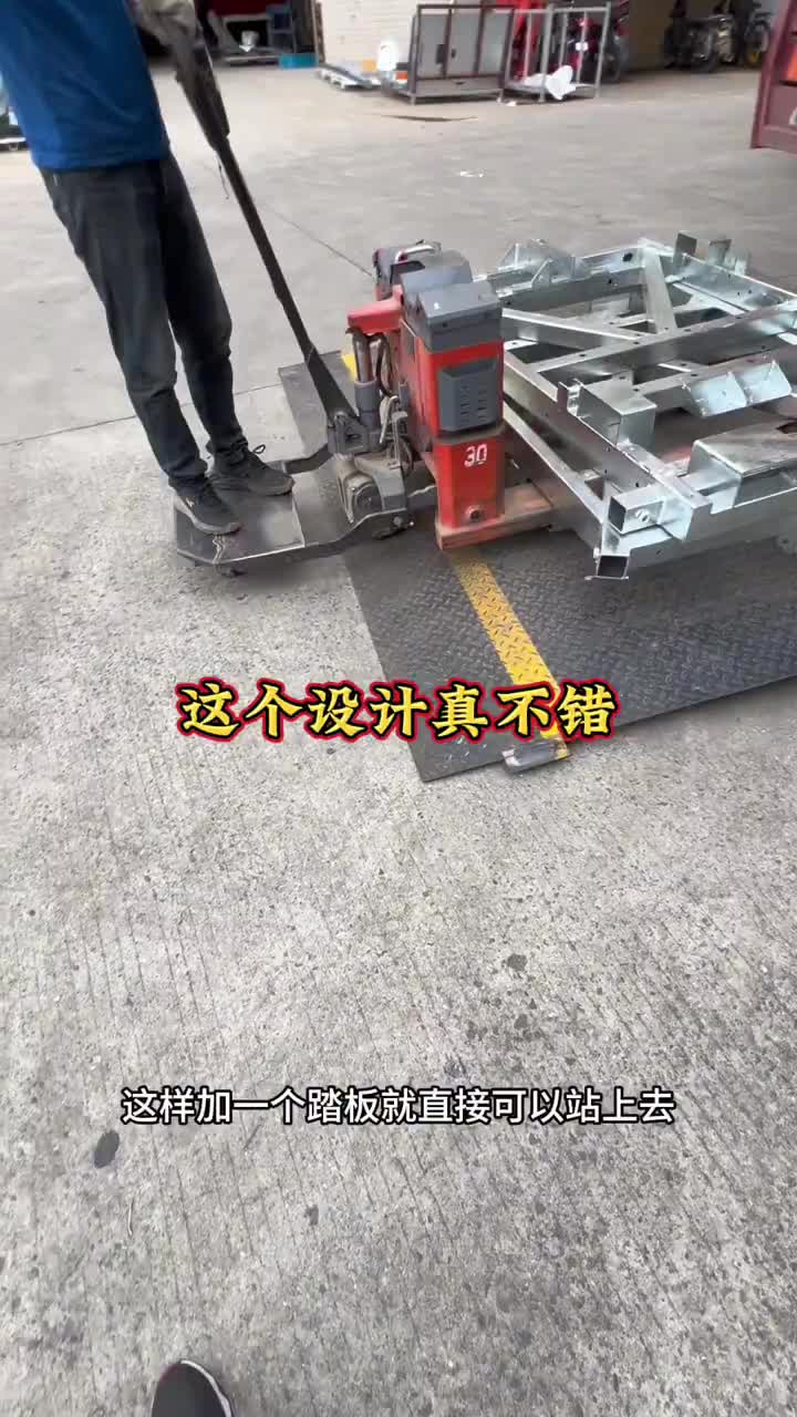 第一次看见这样的叉车，改的真不错，拉货也方便货车司机 记录卡车生活 我的乘龙够硬核