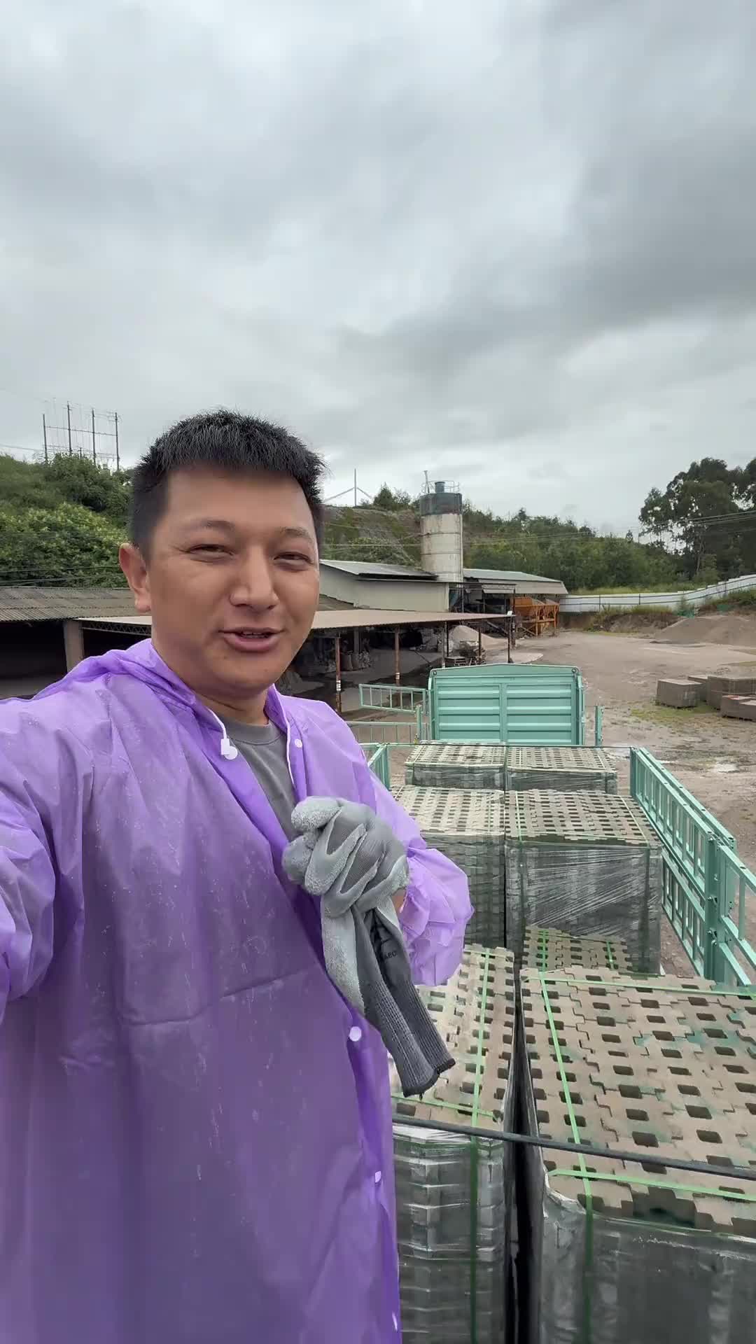 新车第一趟，拉车砖去西双版纳，顺便回家休息两天