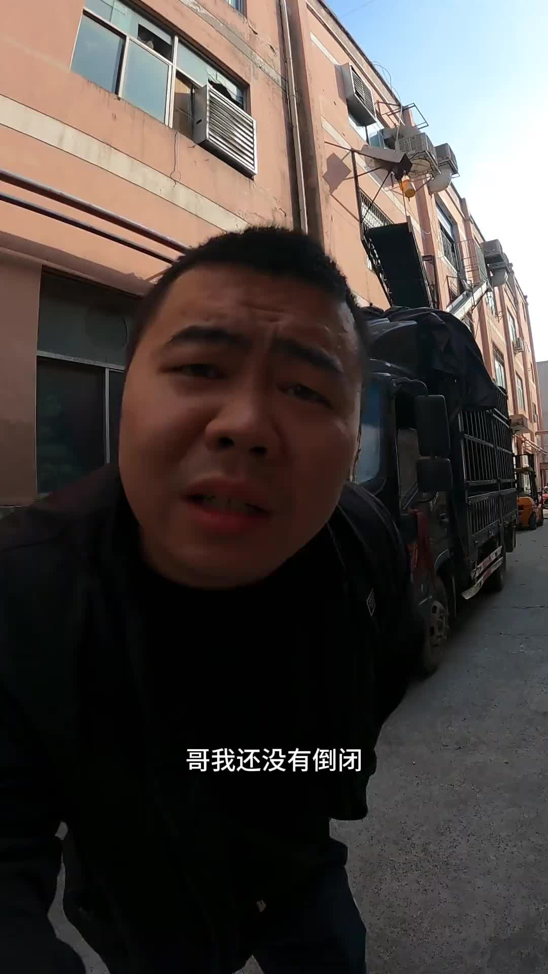 今天又开始扛布了，真的好累！ 货车司机 货运行业 记录卡车生活 货拉拉司机 货拉拉