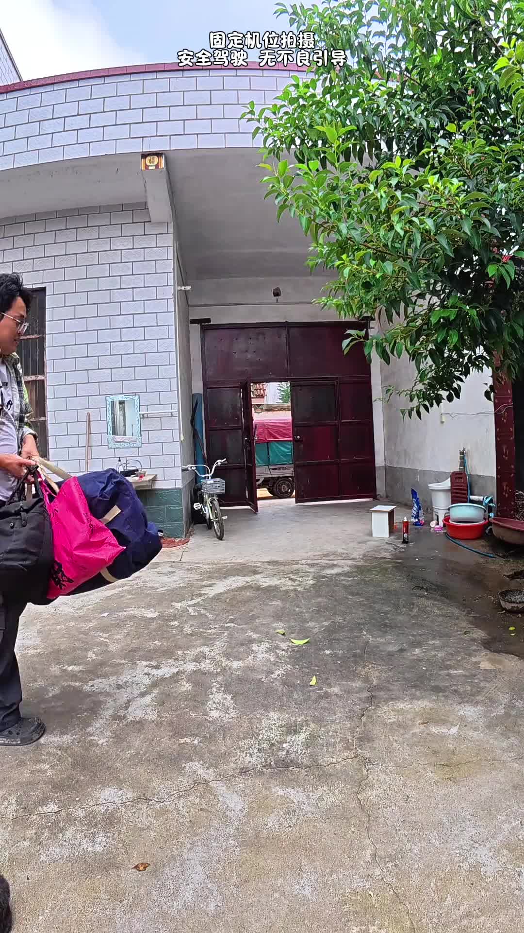 国庆中秋假期结束 第一单前往安徽宿州！青年创作者扶持计划 用抖音记录卡车生活 一人一车浪迹天涯 开着货车去流浪 货拉拉