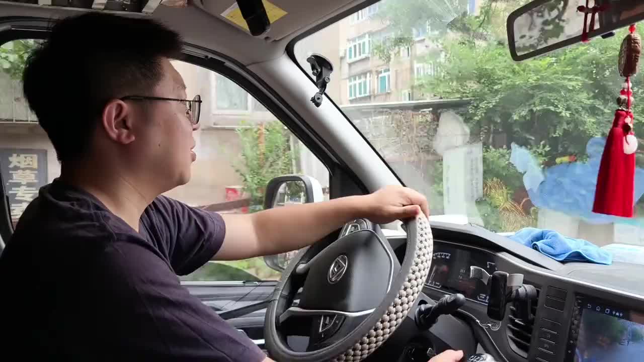 平时你们总说我车空间小，等他倒闭了，给他的大通V80拿下工作日常记录 记录我的生活 货拉拉