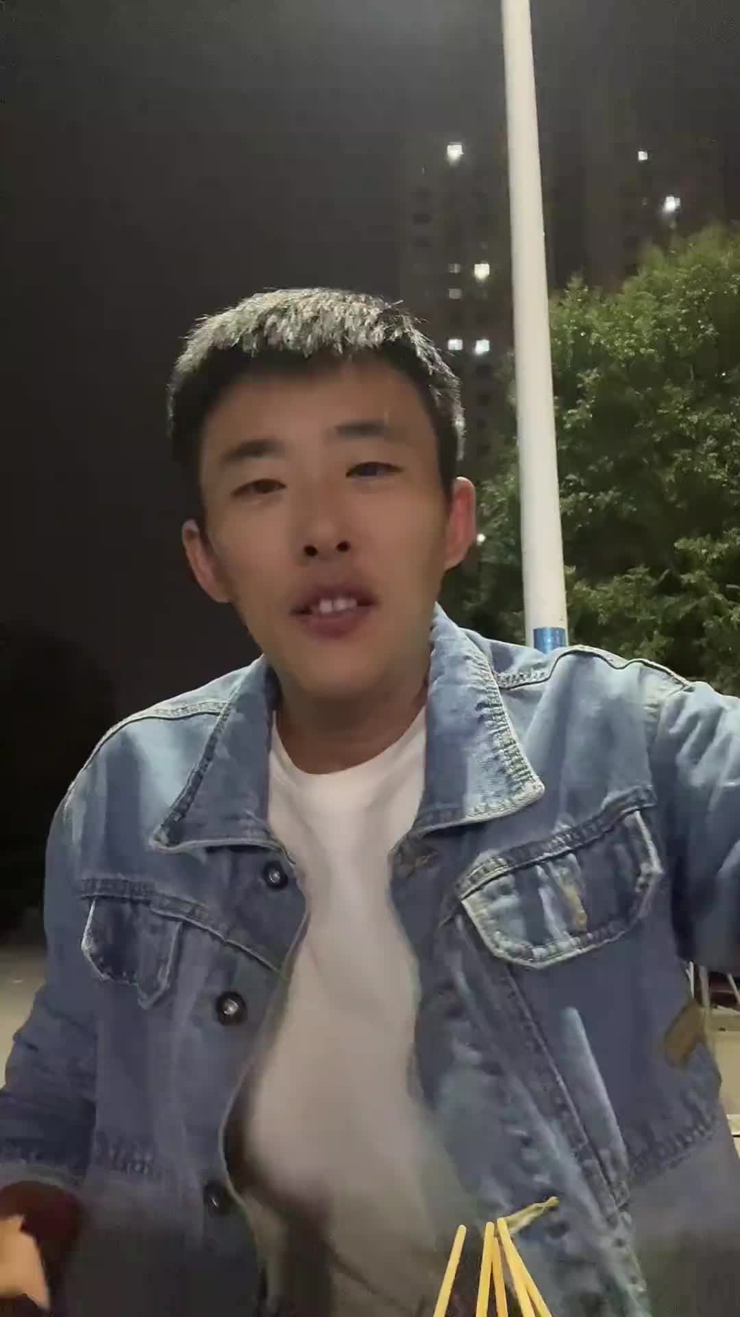货车司机下班后的生活，想家了 卡车司机 内容太过真实 冷藏宁哥 卡车司机的生活 记录真实生活