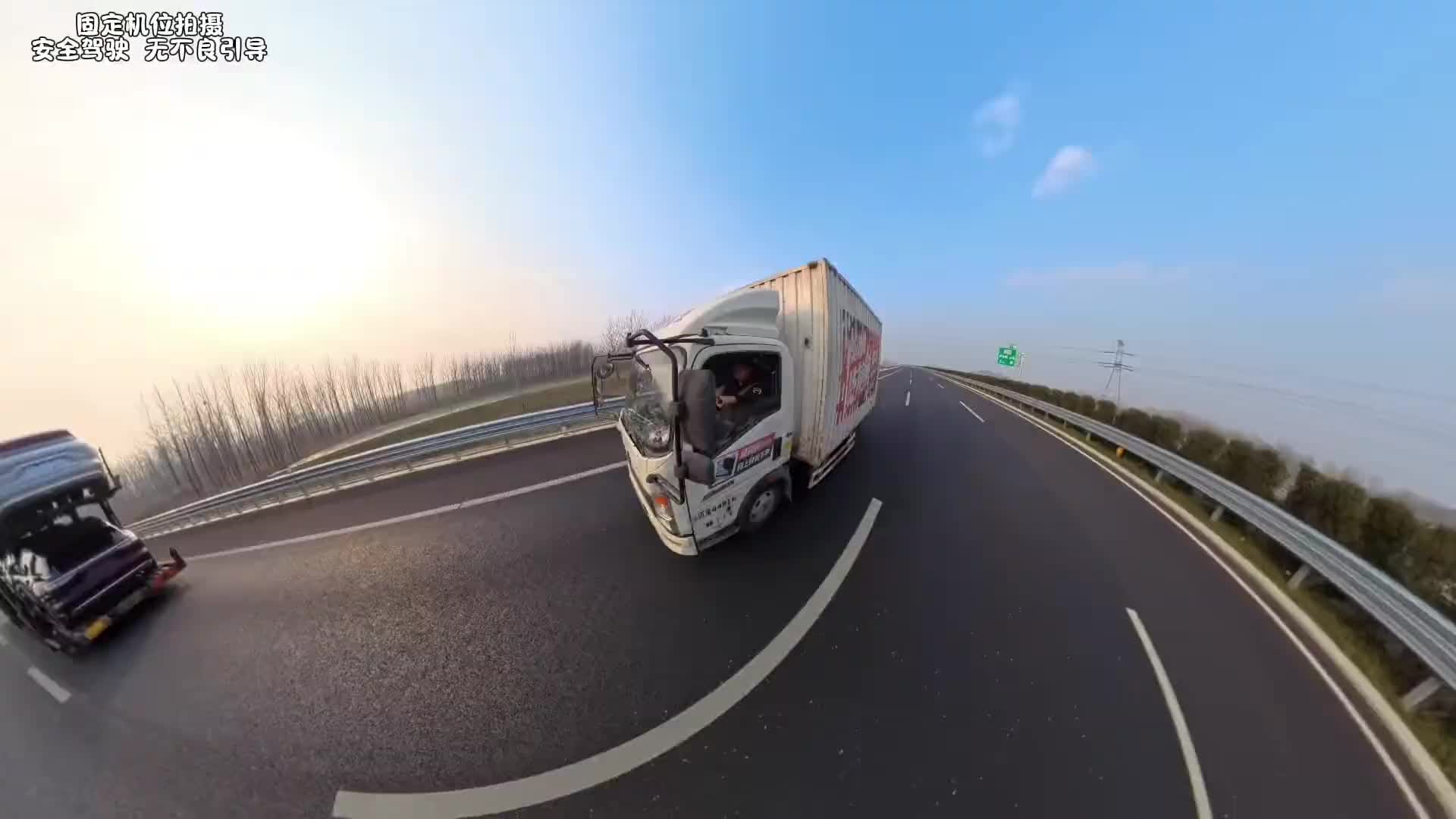 97年的货车生活！ 一人一车拉货全国跑四海为家。山东济宁到江苏无锡！一人一车浪迹天涯 记录货车生活 开着货车去流浪 货车