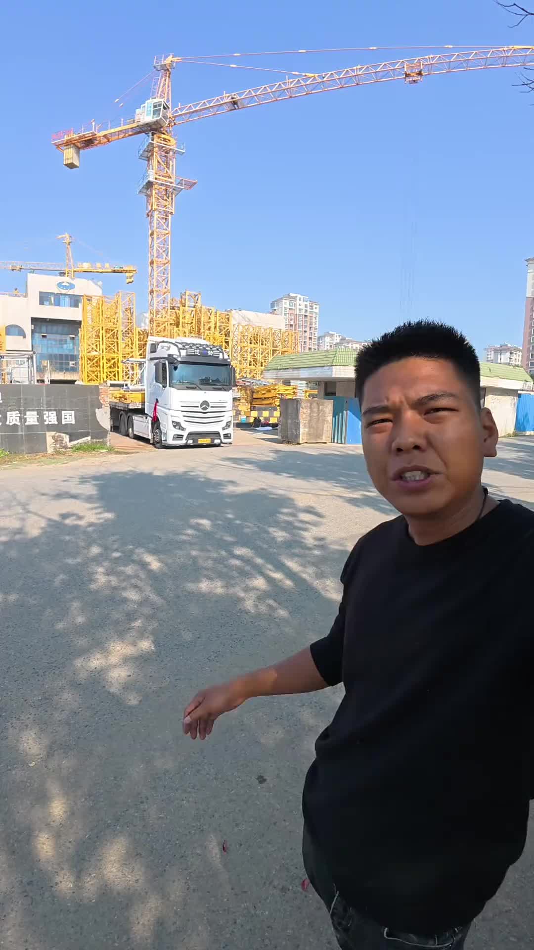 老爸昨天晚上就发车广东了，我们也不能落后，抓紧去追他