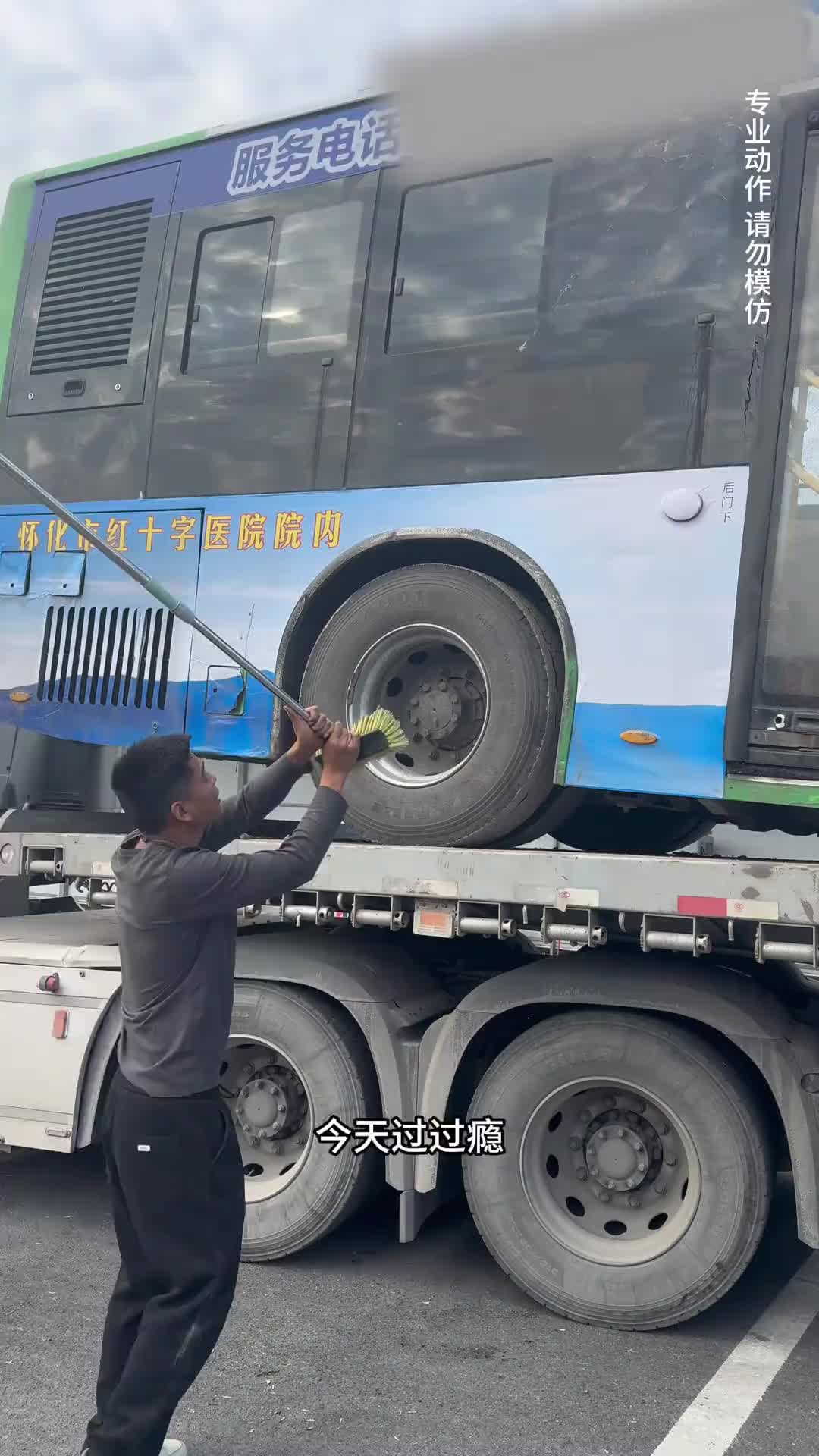 以前从来没体验过，原来砸玻璃这么爽！ 咧起来记录真实生活