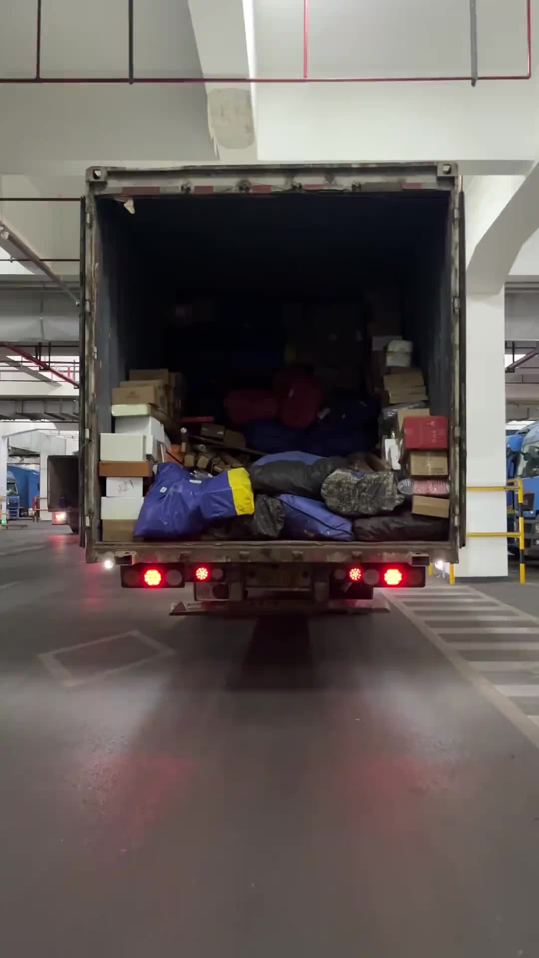 90后单驾快递司机，小800公里的路程，还是随便开用抖音记录卡车生活