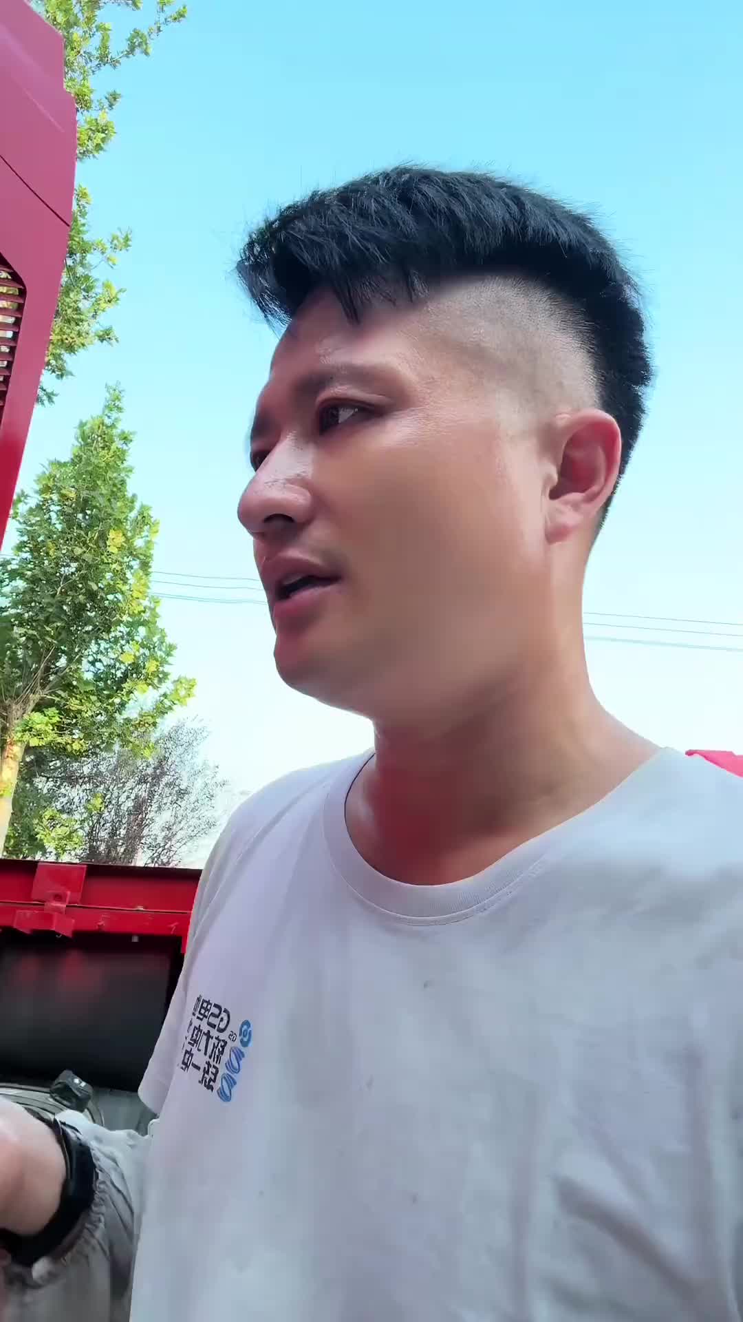 德龙国六x5000锁车四闪灯不亮怎么回事