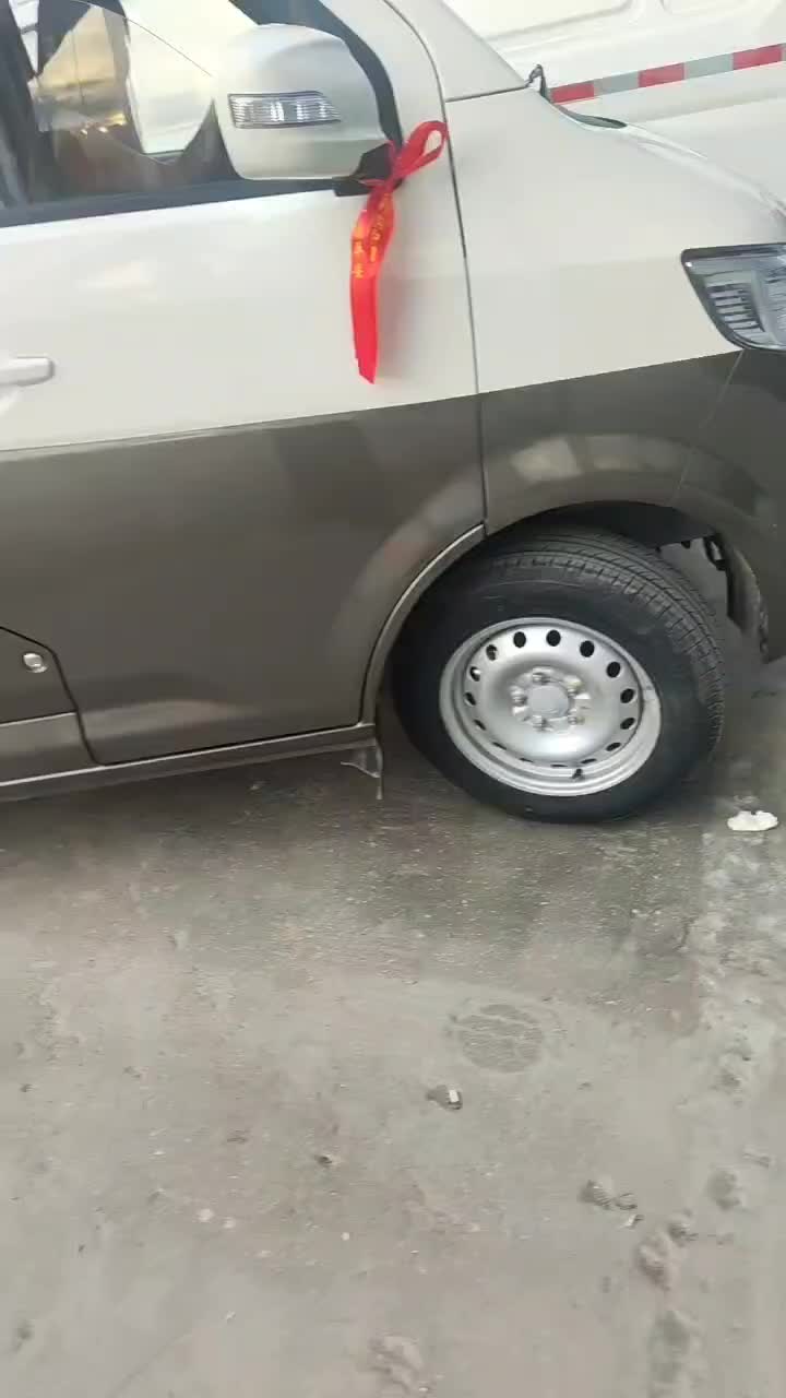 长安跨越星V5EV.6.99W起，有六座七座可选，侧面双门！