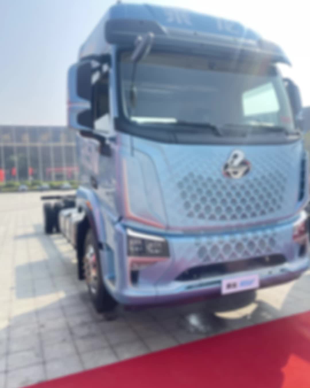 乘龙H5V：大单桥，大空间，低油耗，高舒适。