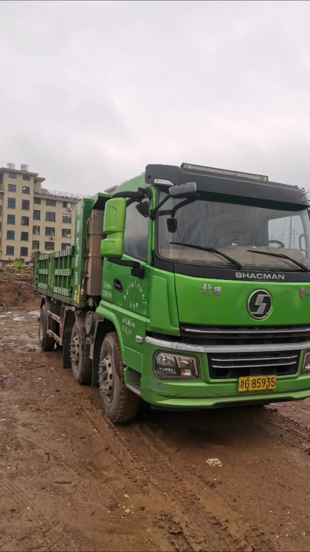 本车转让：陕汽轩徳翼6货箱5.5.*0.8米，220马力，